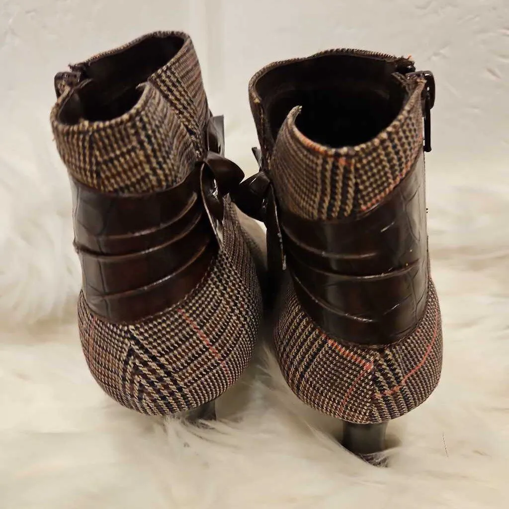 NWT Predictions Brown Patience Plaid Boots w/ Heels Size 7.5